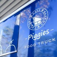 FoodTruck1 群馬・長野県ピギーズフードトラックラッピング完成後の写真