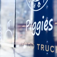 FoodTruck3 群馬・長野県ピギーズフードトラック荷台のアップ写真